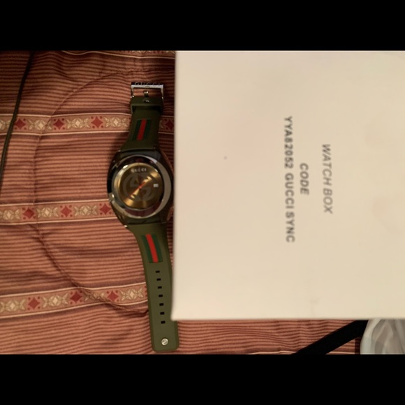 FLAWLESS Gucci SYNC watch in Khaki Green! - Picture 6 of 6